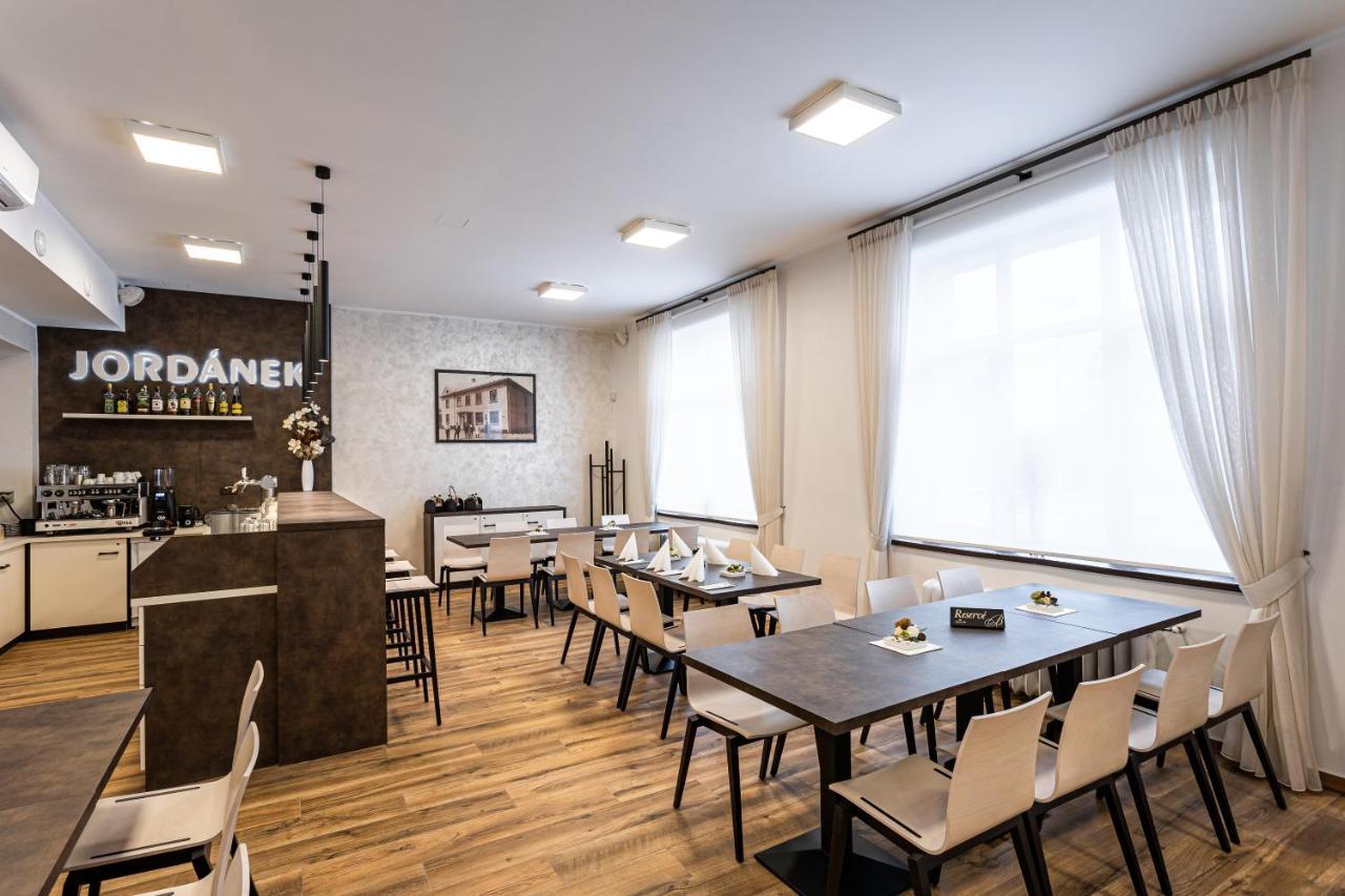 Hotel Jordanek Opocno Bagian luar foto
