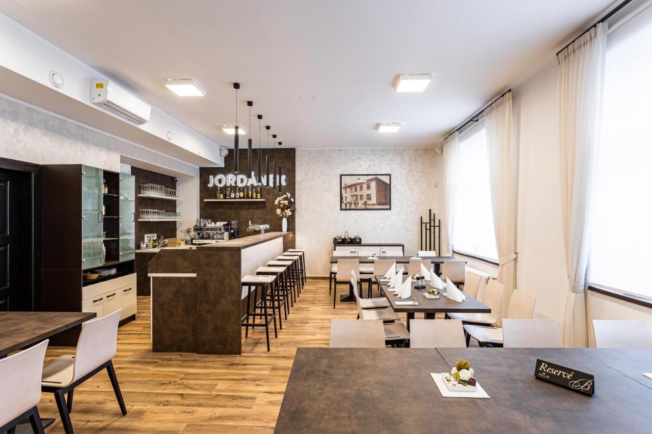 Hotel Jordanek Opocno Bagian luar foto