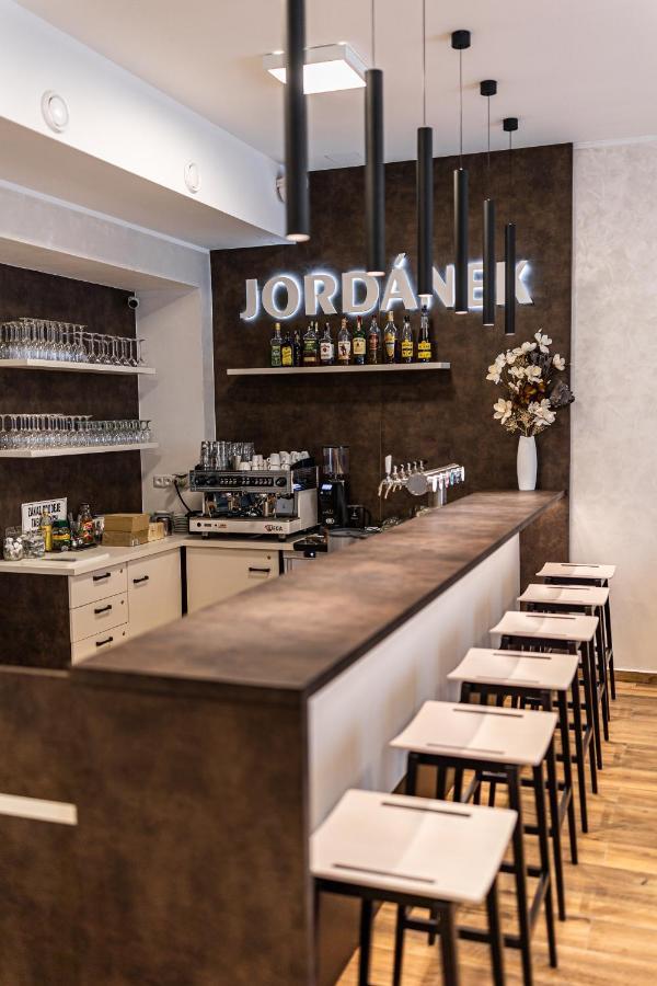 Hotel Jordanek Opocno Bagian luar foto
