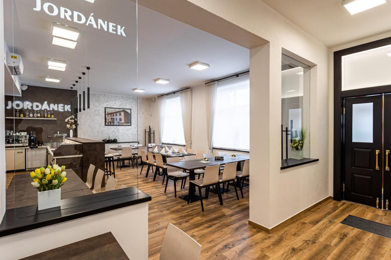 Hotel Jordanek Opocno Bagian luar foto