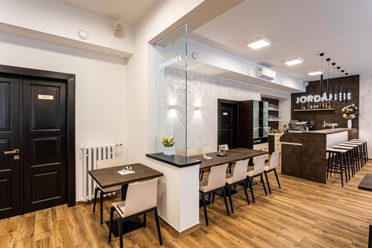 Hotel Jordanek Opocno Bagian luar foto
