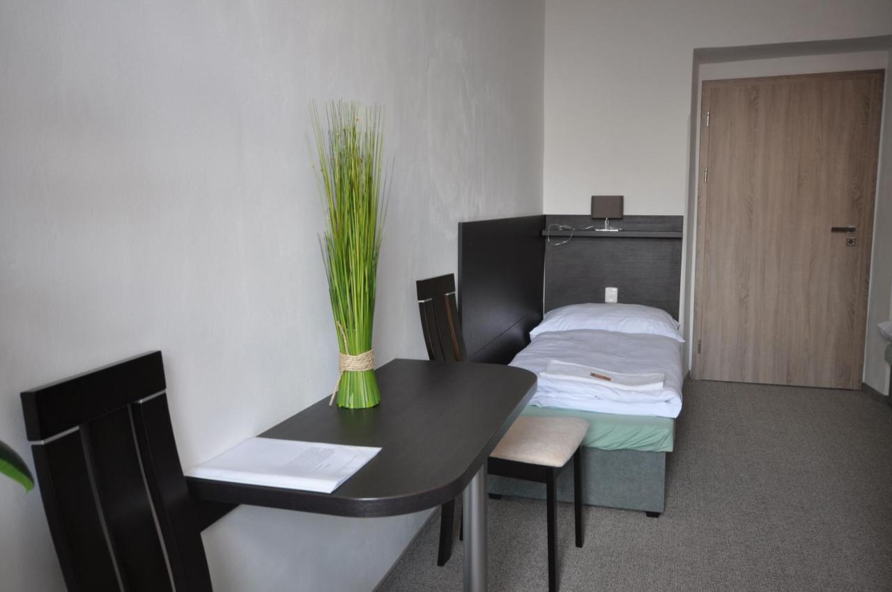 Hotel Jordanek Opocno Bagian luar foto