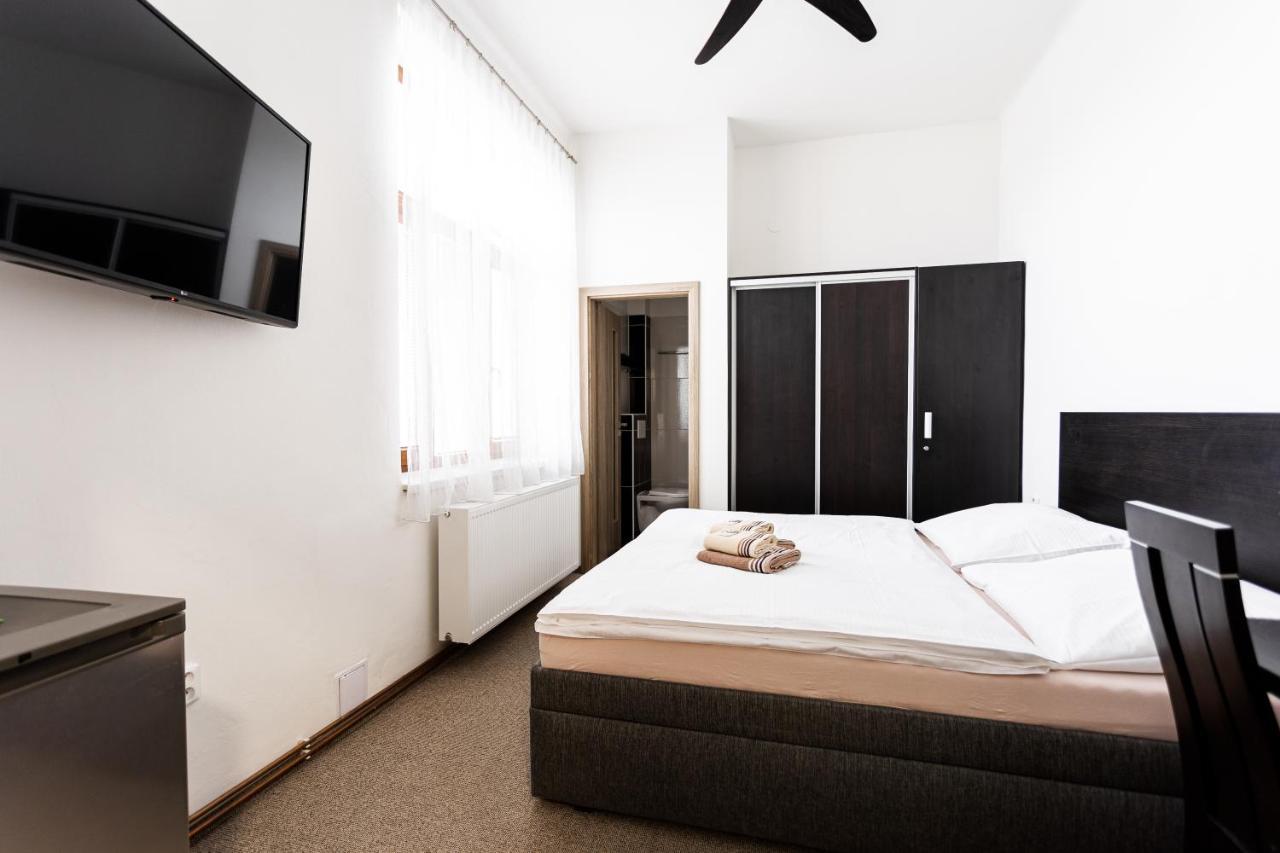Hotel Jordanek Opocno Bagian luar foto