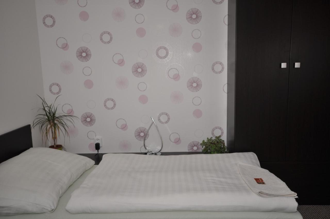 Hotel Jordanek Opocno Bagian luar foto