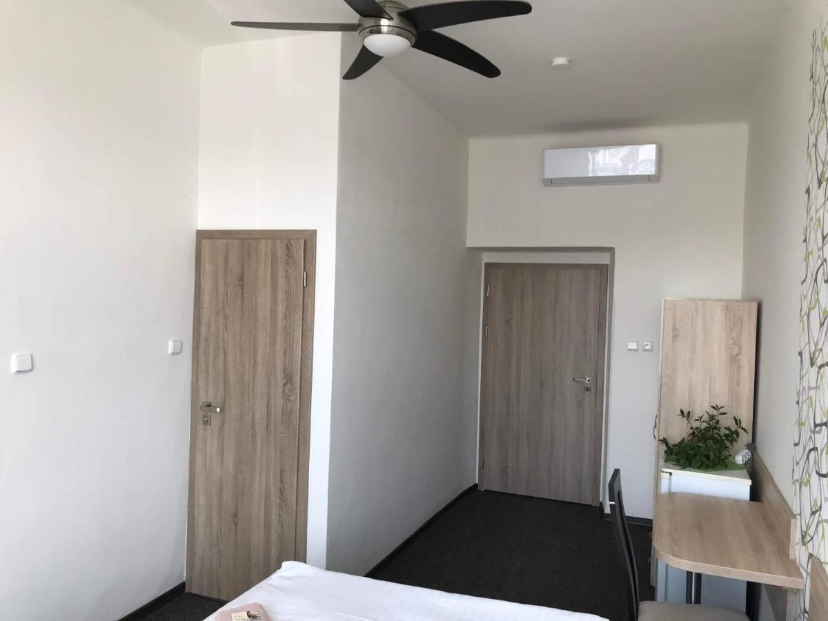 Hotel Jordanek Opocno Bagian luar foto