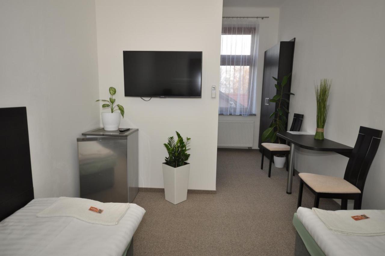 Hotel Jordanek Opocno Bagian luar foto