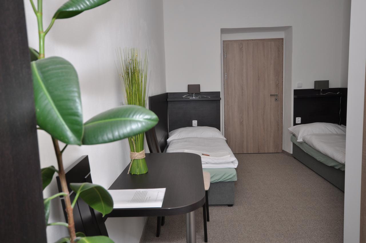 Hotel Jordanek Opocno Bagian luar foto