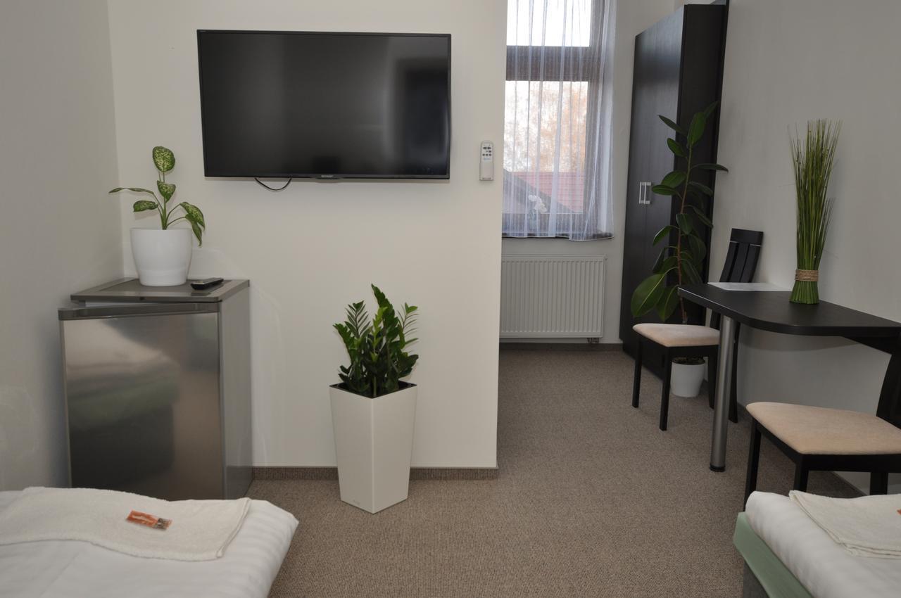 Hotel Jordanek Opocno Bagian luar foto