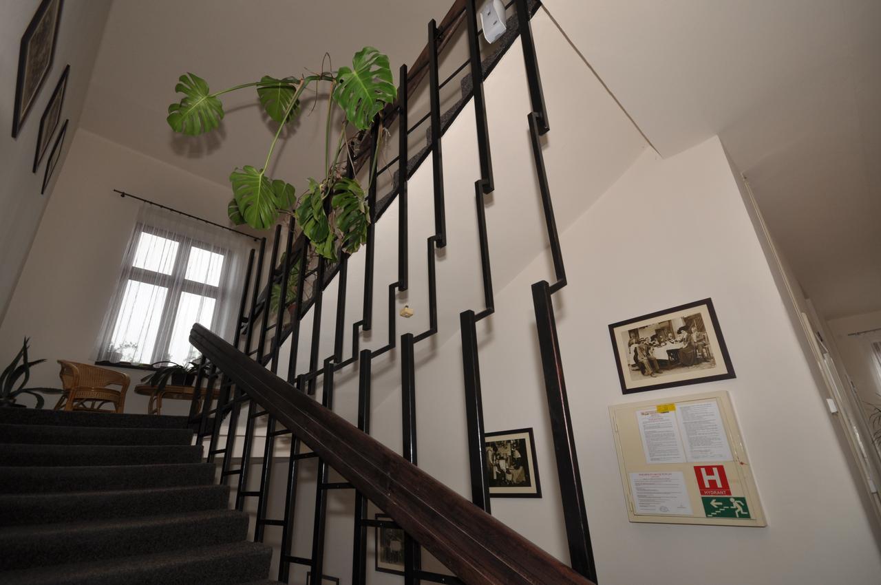 Hotel Jordanek Opocno Bagian luar foto