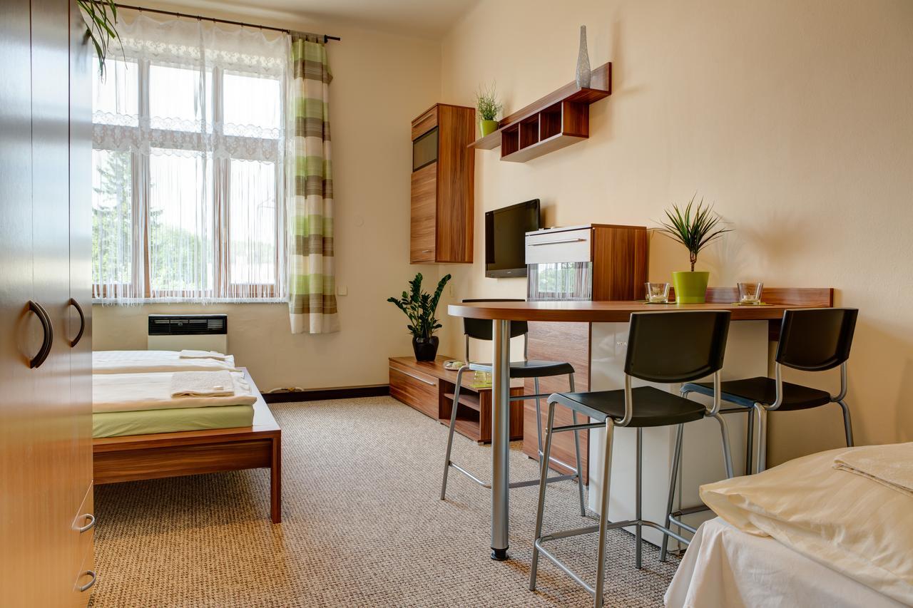 Hotel Jordanek Opocno Bagian luar foto