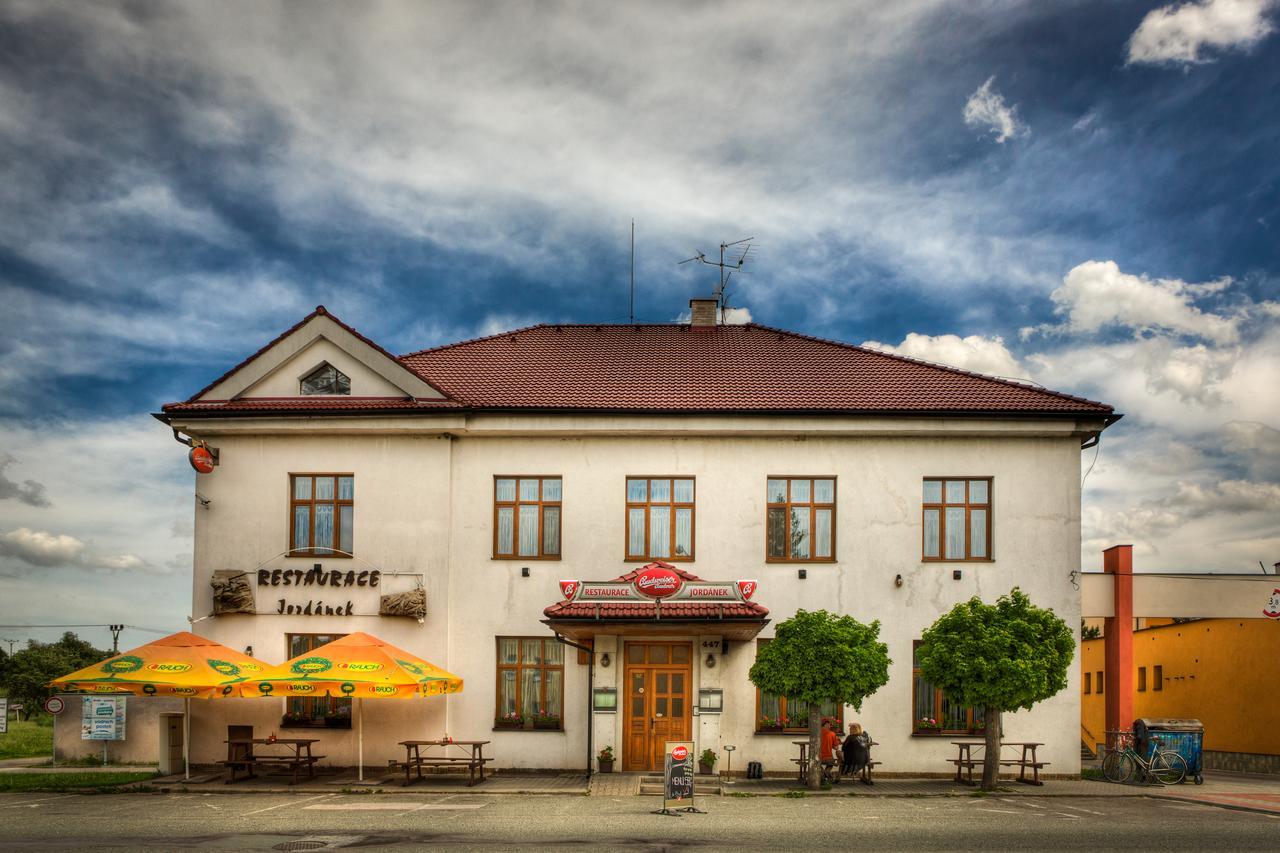Hotel Jordanek Opocno Bagian luar foto