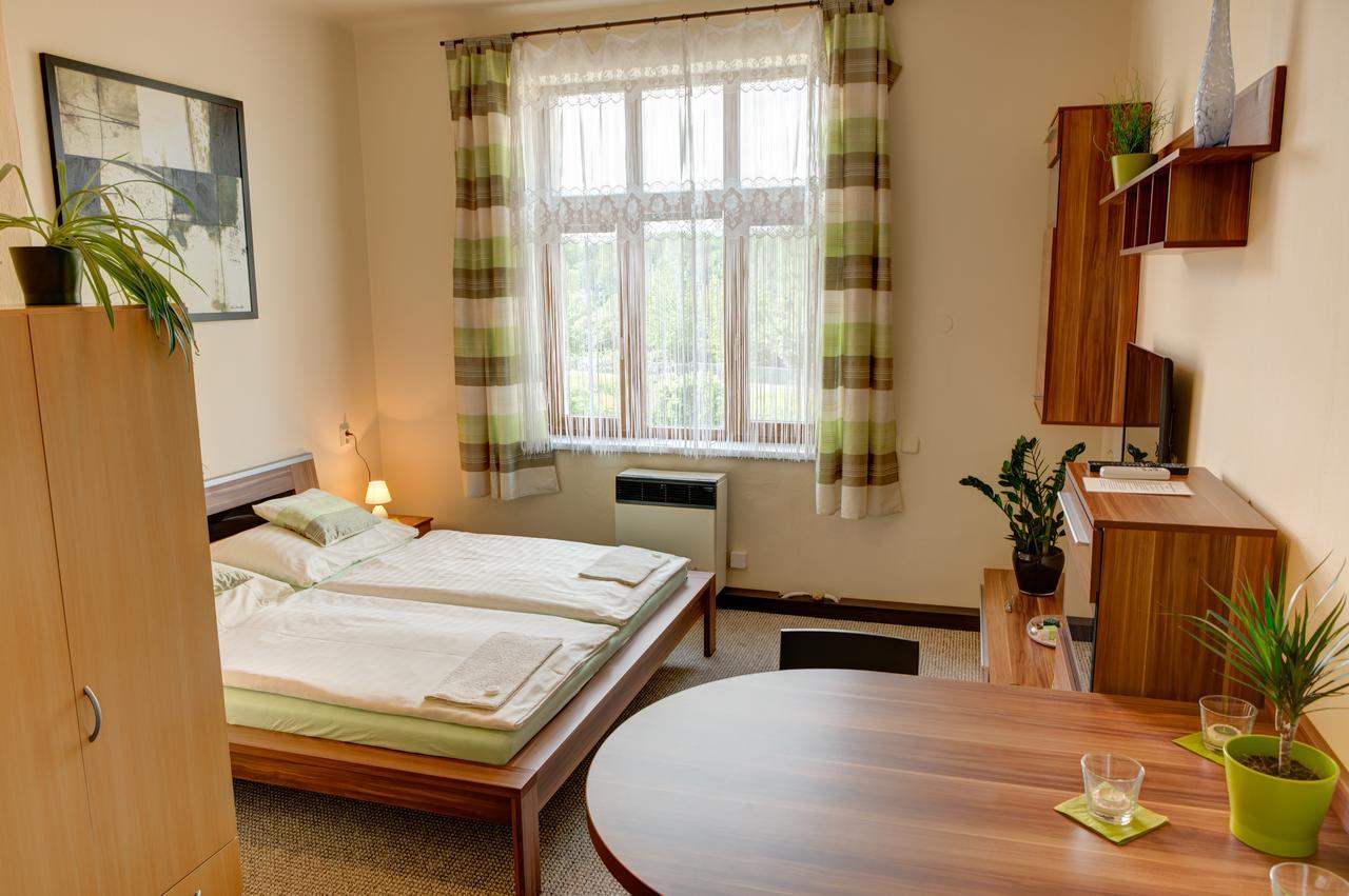 Hotel Jordanek Opocno Bagian luar foto