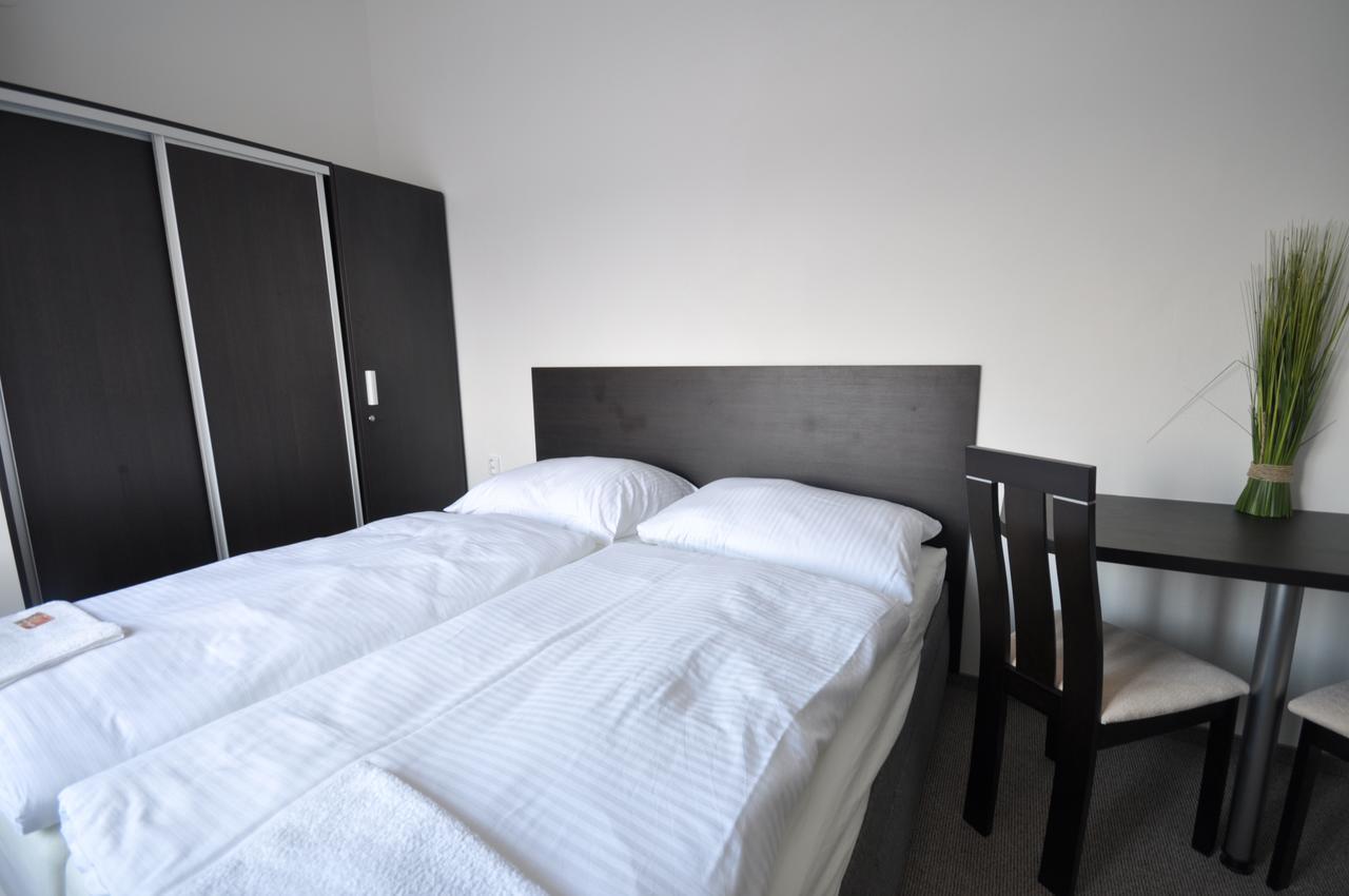 Hotel Jordanek Opocno Bagian luar foto