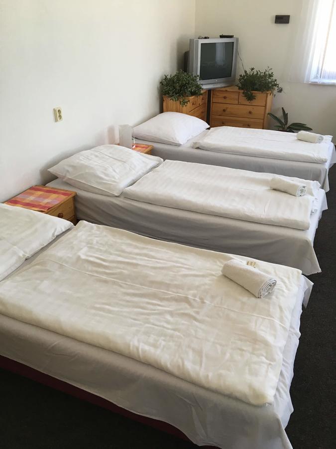 Hotel Jordanek Opocno Bagian luar foto