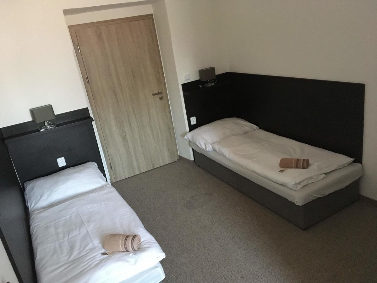 Hotel Jordanek Opocno Bagian luar foto