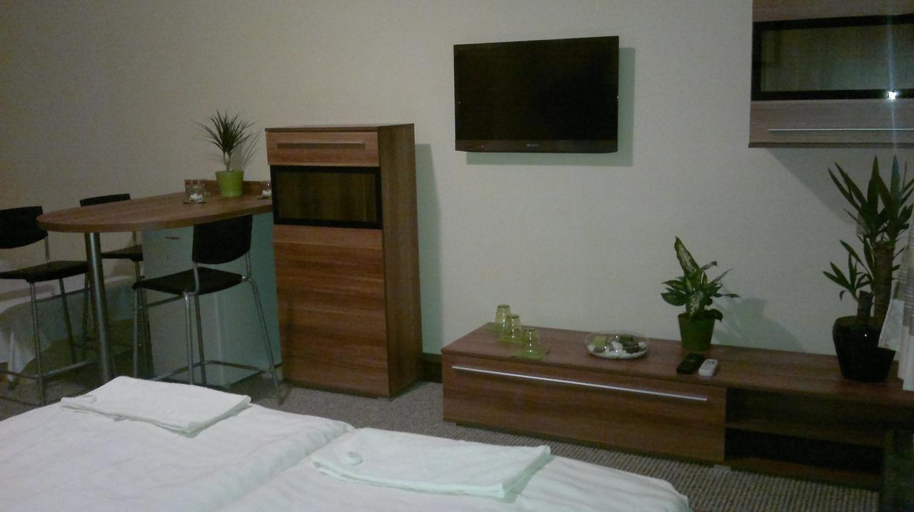 Hotel Jordanek Opocno Bagian luar foto
