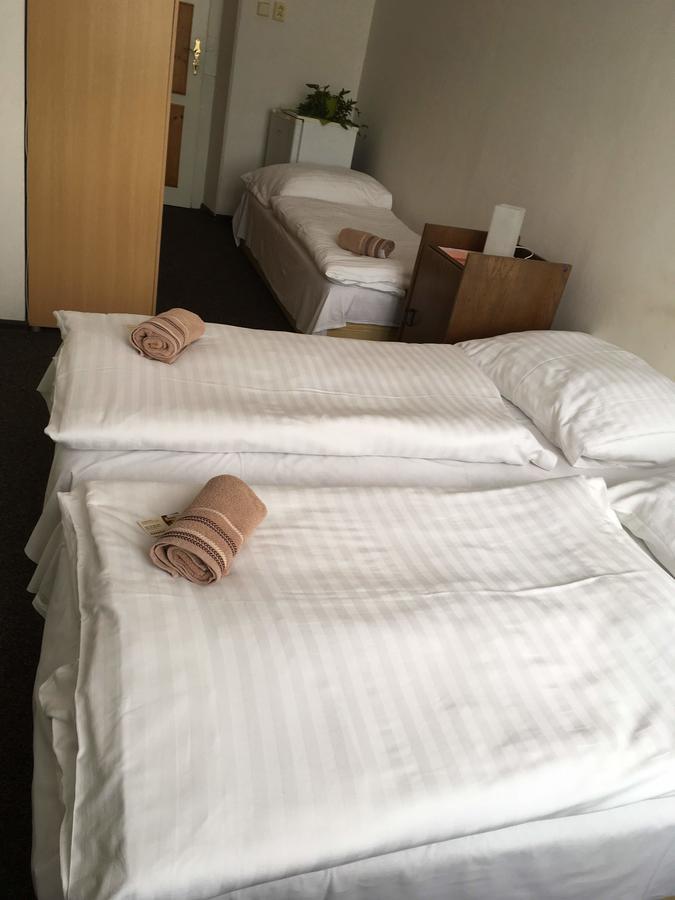 Hotel Jordanek Opocno Bagian luar foto
