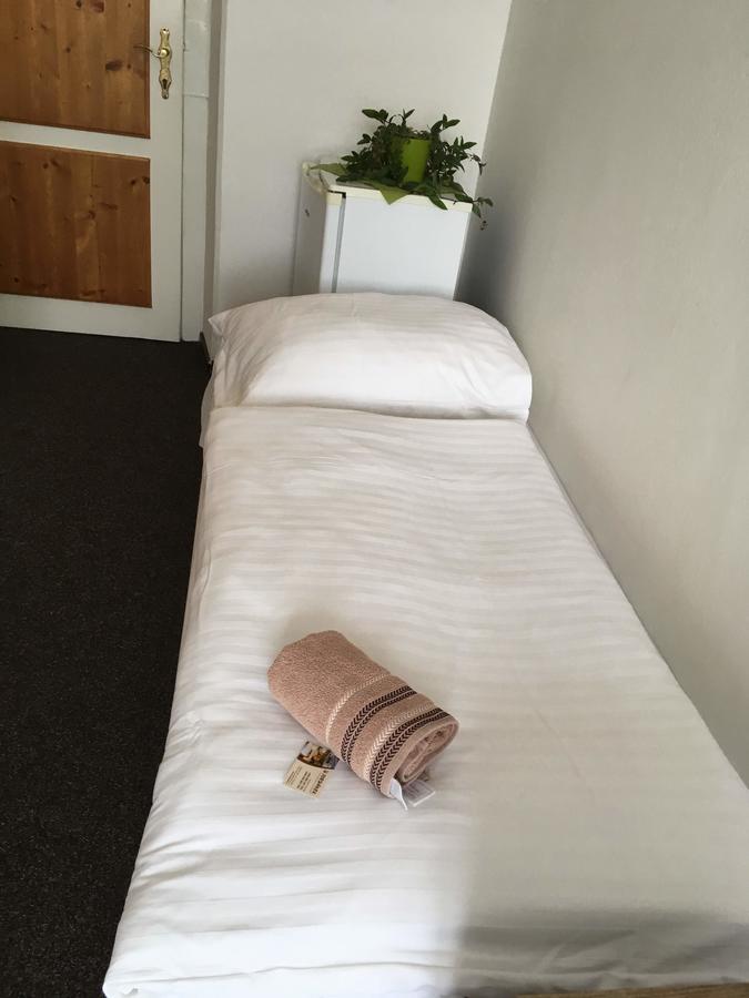Hotel Jordanek Opocno Bagian luar foto