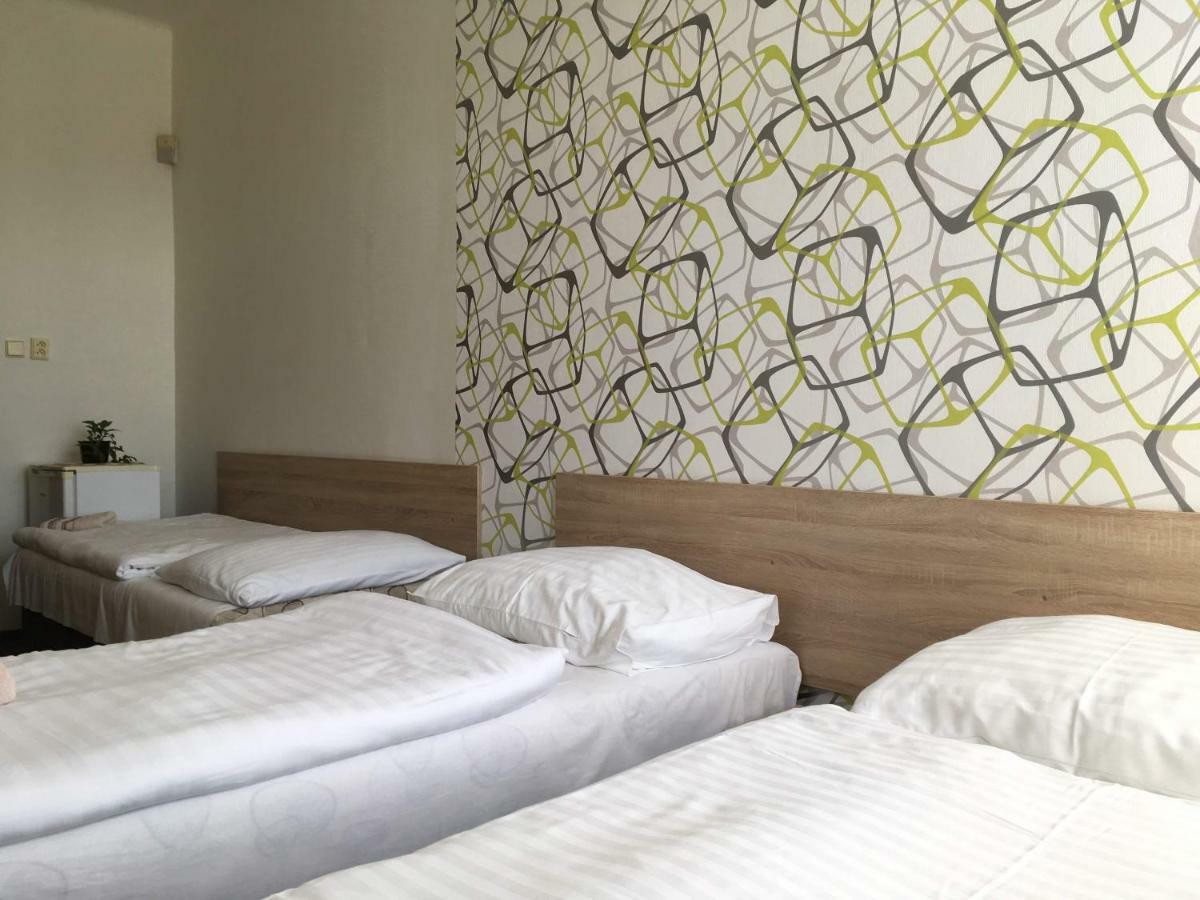 Hotel Jordanek Opocno Bagian luar foto