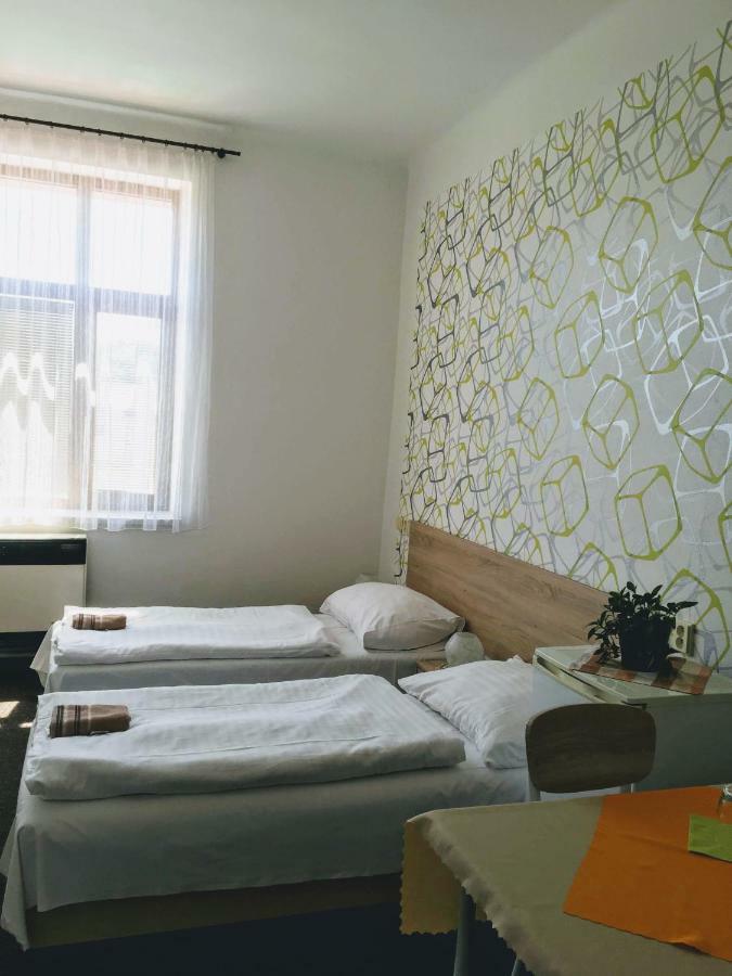 Hotel Jordanek Opocno Bagian luar foto
